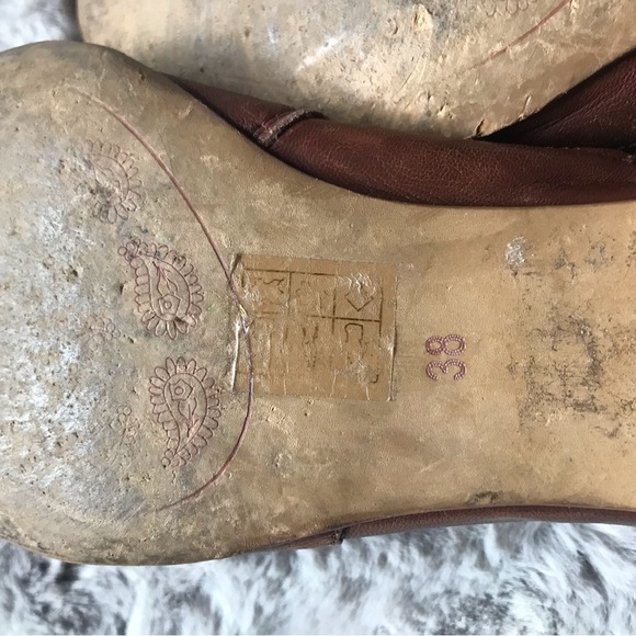 Unique Vintage brown leather loafers with cut out design by Everybody by BZ Moda - Picture 10 of 12